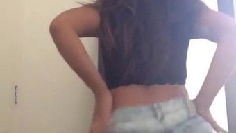 Amanda Antonieta, Funk Temalı Bir Videoda Poposunu Sallıyor