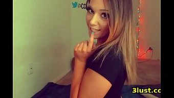 Küçük Bir Genç Kızın Anal Oyuncaklarla Solo Oyun Zamanı