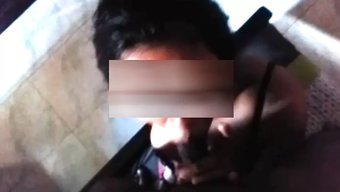 Bangladeşli Bebek Radha, Duygusal Bir Oral Seks Eylemi Gerçekleştiriyor