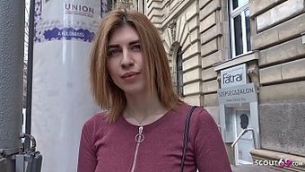 Ince Kızıl Saçlı Mia, Alman Izci Tarafından Çıplak Beceriliyor