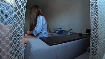 Karısının Kocasının En Iyi Arkadaşıyla Gizli Ilişkisi