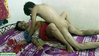 Desi Üvey Anne, Üvey Oğlu Tarafından Hiçbir Şeyden Habersiz Sikişmeye Kandırıldı.