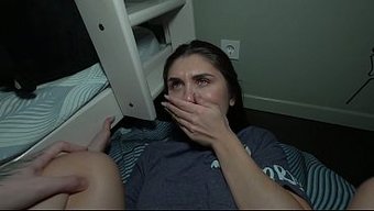 Bella Gray Ve Jadilica, Üvey Baba Marty Dope’a Yatakta Bolca Derin Boğaz Yaptırıyor.