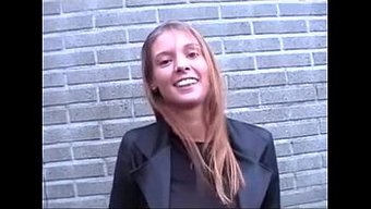 Hollandalı Kız Stephanie Belçika'Da Araba Seks Yapıyor