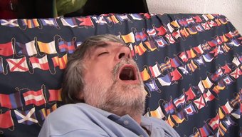 Olgun Ve Genç Üvey Kızlar Sert Oral Seks Yapıyor Ve Sikişiyorlar!