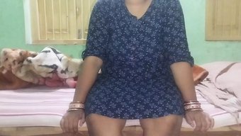 Dövmeli Hintli Milf Bhabhi'Nin Kaslı Adamla Vahşi Seks Yapması