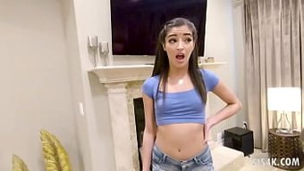 18+ Emily Willis Ağzına Ve Poposuna Büyük Bir Yarrak Alıyor
