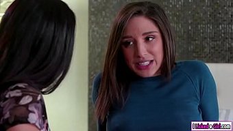 Milf Abella Danger Ve Üvey Annesi Sıvı Çıkarma Tekniklerini Paylaşıyorlar