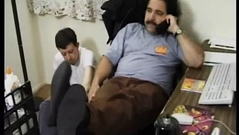 Olgun Ve Genç, Fisting Ve Parmak Oyunuyla Sıcak Üçlüye Dalarlar