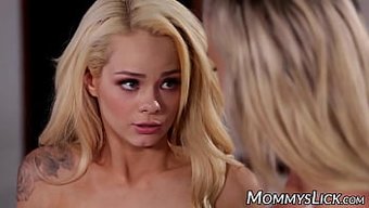 Genç Sarışın Elsa Jean, Solo Bir Videoda Amını Tatmin Ediyor