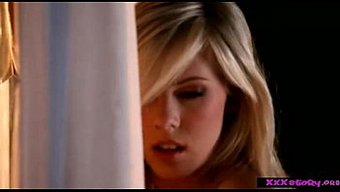 Bibi Jones'Un Am Oyunuyla Duygusal Solo Performansı