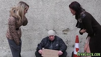 Femdom Bebekler Cfnm Eğlencesine Dalıyorlar Ve Kalın Yarrağı Alıyorlar