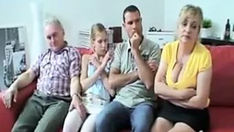 Üvey Kızının Olgun Kadınla Tabu Aile Seksi