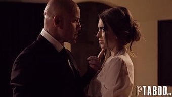 Jill Kassidy'Nin Doğal Güzelliği Ve Ofiste Sert Seks Yapmaya Boyun Eğişi