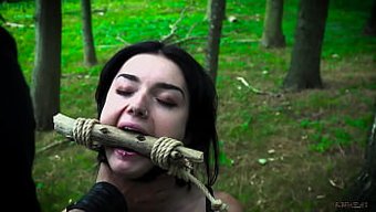 Esmer Itaatkar, Bdsm Videosunda Sert Seks Ve Şaplaklamadan Zevk Alıyor, Oral Sona Eriyor