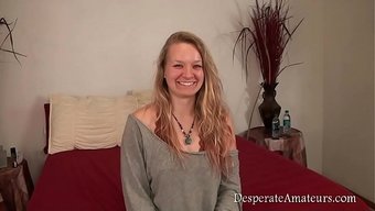 Umutsuz Amatör Shiloh, Çılgın Bir Casting Seansında Biraz Para Kazanmaya Çalışıyor.