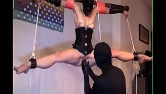 Bdsm Kölesi Bağlama Videosunda Ayak Tapınma Ve Fisting Alıyor