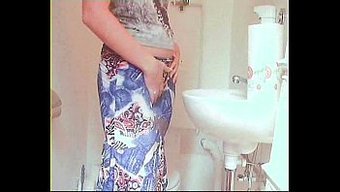 Amatör Kızıl Saçlı Tek Başına Mastürbasyon Yapıyor