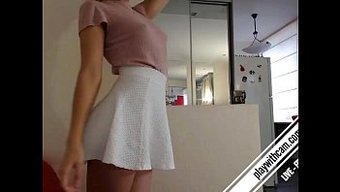 Etek Arkasında Sırları Açığa Çıkarmak - Playwithcam.Com'Da Sıcak Bir Video