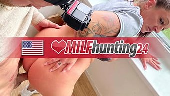 Alman Milf Adrienne Kiss, Halka Açık Bir Ortamda Seks Bağımlısı Bir Avcı Tarafından Beceriliyor