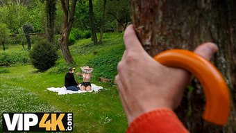 George Uhl'Un Kız Arkadaşı Ve Maya Ile Ormanda Pov Seks