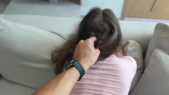 Doğal Büyük Göğüslü Ve Güzel Yüzlü Güzel Bir Kadın, Onu Tutuklayan Bir Polis Memuruyla Seks Yapmak Zorunda.