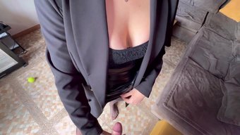Üvey Annenin Derin Ve Harika Oral Seks, Üvey Oğlunun Sınavını Geçmesine Yardımcı Oluyor.