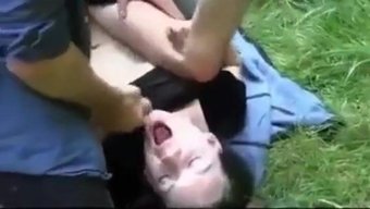 Yaramaz Avrupalı Kız Parkta Vahşi Oluyor