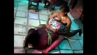 Mapouka Kabaresinde Afrikalı Dansçılarla Salla Ve Zıpla