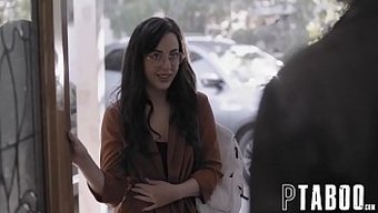 Whitney Wright'In Büyük Poposu Sert Bir Videoda Merkez Sahne Alıyor
