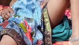 Parmaklanmış Ve Sikişmiş: Desi Bhabhi, Kamusal Deneyimde Sert Bir Şekilde Seks Yapıyor