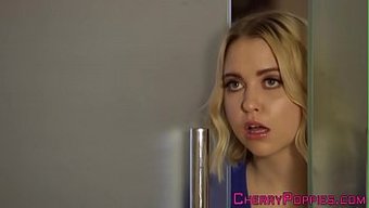 Irklararası Genç Büyük Bir Yarrağı Ve Bir Cumshot'I Alıyor