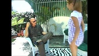Kitty'Nin Ilk Kez: Genç Kızın Ilk Deneyimi