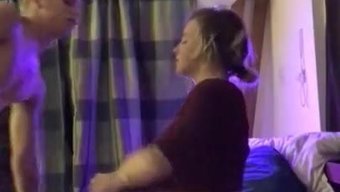 Büyük Doğal Göğüsler Ve Amatör Çift Ev Yapımı Videoda Sevişiyor