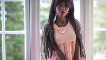 Sıcak Siyah Seks Bebek Sakso Ve Anal Creampie Veriyor