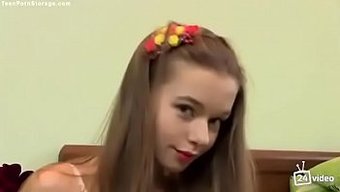 Bu Videoda Çarpıcı Bir Rus Genç Kızın Dans Etmesini Izleyin