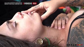 Webcam Genç Kız Mastürbasyon Yapıyor Ve Sıcak Vücudunu Sergiliyor