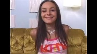 Cytherea'Nın Sevimliliğini Bu Sıvı Çıkarma Videosunda Keyfini Çıkarın