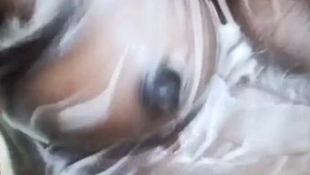 Sıcak Desi Bhabhi Videosunda Büyük Meme Uçları Ve Siyah Popo