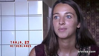 Amatör Esmer Tanja Açık Havada Mastürbasyonun Tadını Çıkarıyor
