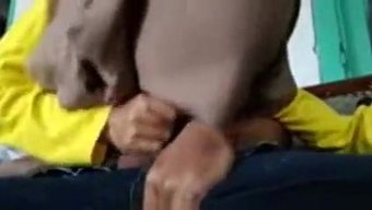 Endonezyalı Öğretmen 18'Lik Öğrencisiyle Skandala Yakalandı