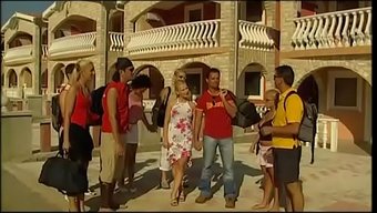 Teknede Sınırsız Grup Seks