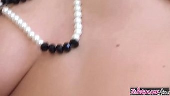 Genç 18+ Kız Liz Ashley, Tek Başına Oyunun Tadını Çıkarıyor