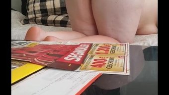 Alman Kızıl Saçlının Büyük Göğüsleri Ve Poposu Yalatılıyor Ve Sikişiyor
