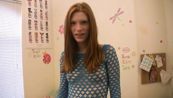 Genç Amelia'Nın Softcore'Da Ilk Striptiz Deneyimi