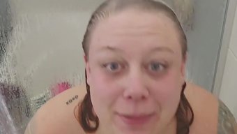 Dövmeli Amatör Karısı Duşta Dildo Ile Beceriyor