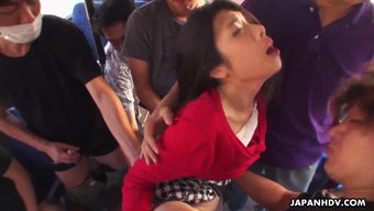 Aimi Nagano'Nun Asyalı Orgi Temasıyla Zevk Dolu Vahşi Otobüs Yolculuğu