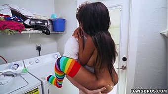 Siyah Genç Brittney White Sıkı Götünü Siktiriyor