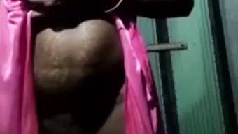 Amatör Hintli Çift, Yatak Odasında Arkadan Ve 69 Pozisyonundan Zevk Alıyor
