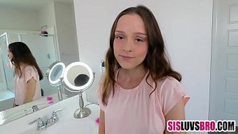 Üvey Kız Kardeş Yasak Masaj Videosunda Üvey Erkek Kardeşi Tarafından Çıplak Kalıyor Ve Geriliyor